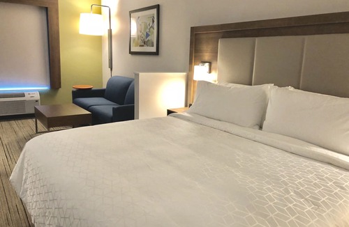 Umstead Hotel | Holiday Inn Express & Suites Raleigh Airport - Brier Creek by IHG