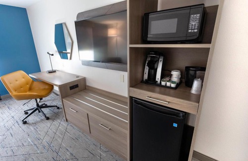 Madison Hotel | Holiday Inn Express & Suites - Huntsville Airport by IHG