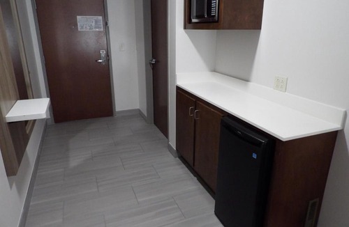 Madison Hotel | Holiday Inn Express & Suites - Huntsville Airport by IHG