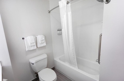 Madison Hotel | Holiday Inn Express & Suites - Huntsville Airport by IHG