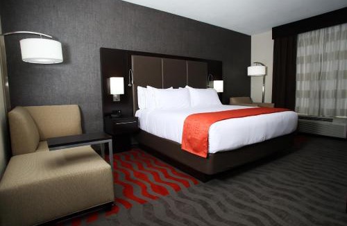 Monroe Hotel | Holiday Inn Express & Suites Monroe by IHG