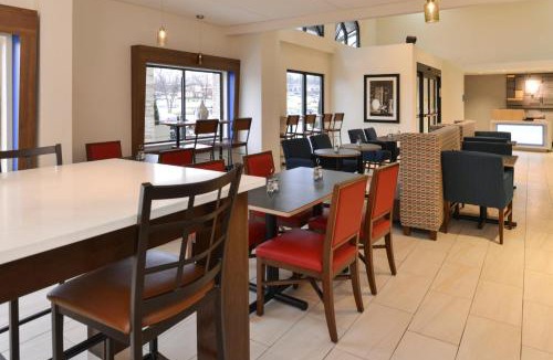Southeast Raleigh Hotel | Holiday Inn Express & Suites Raleigh NE - Medical Ctr Area by IHG