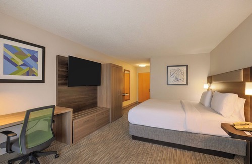 North Raleigh Hotel | Holiday Inn Express & Suites Raleigh North - Wake Forest by IHG