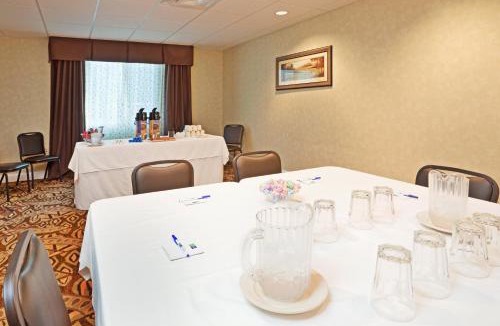 Southern Pines Hotel | Holiday Inn Express & Suites Southern Pines-Pinehurst Area by IHG