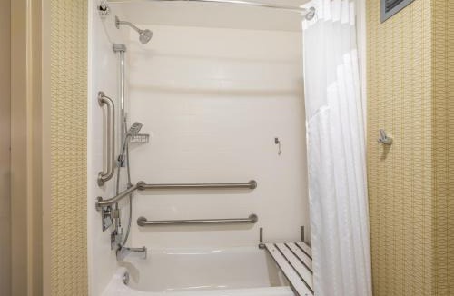 Greensboro Hotel | Holiday Inn Greensboro Coliseum by IHG