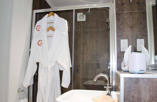 Acomb Cabin | Hollicarrs - Honeycomb Lodge