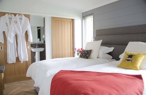 Acomb Cabin | Hollicarrs - Honeycomb Lodge