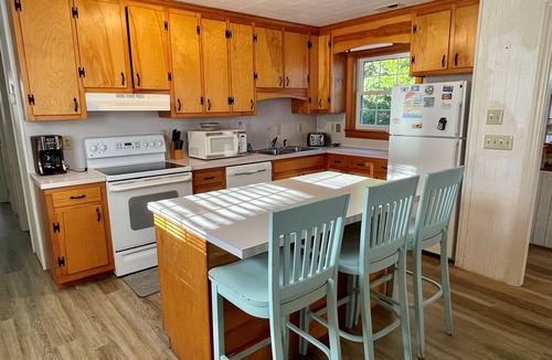 Ocracoke House | Holloman House: Dog friendly home with plenty of space