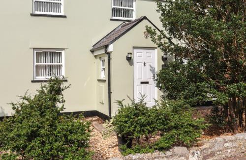 Angle House | Holly Cottage