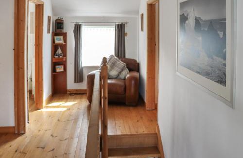 Angle House | Holly Cottage