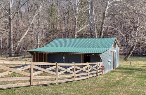 Marion House | Holston River Lodge - Fishing, Relaxing, Hiking and New Hot Tub
