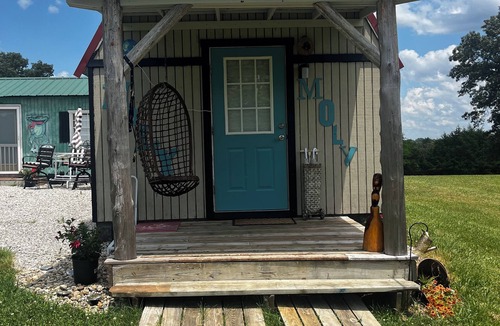 Temple Hill Cabin | HOLY MOLY looking for small family to spend time. Sleeps 5