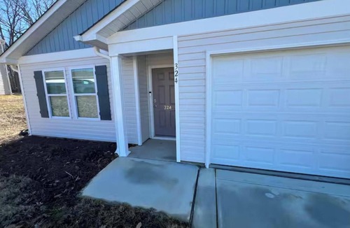 Roxboro Apartment | Home featuring 3 Rooms 1 Bath Sleeps 6 Guest