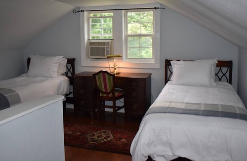 Hendersonville Other | Home in Hendersonville's Historic Lennox Park close to many fun activities.