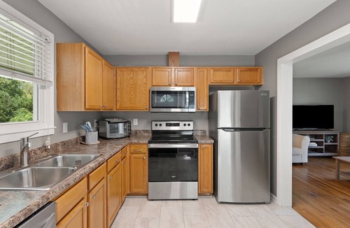 Winston - Salem House | Home near DTWS, UNCAS, WFU, Hospitals, food/bev!