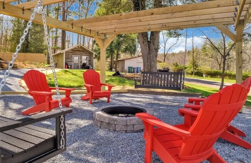 Arden House | Home + Tiny Home 15 mins to Asheville! Firepit-Hot tub-Dog Friendly-Games Galore