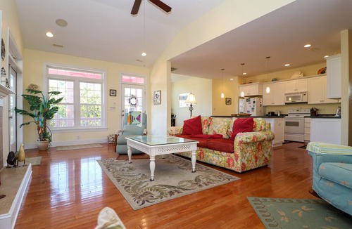 Emerald Isle House | Home with golf cart,community pool,easy access,Spinnakers Reach community