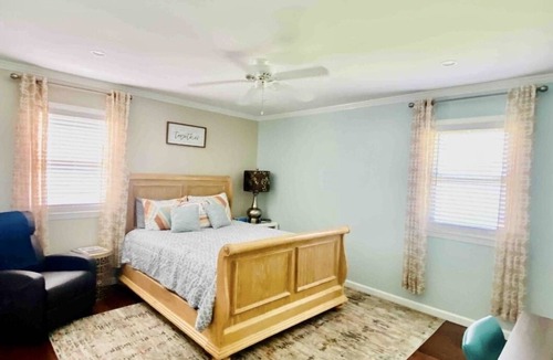 Kings Grant House | Home with yard near UNCW & Wrightsville Beach