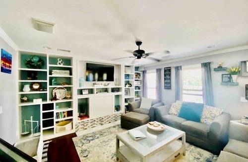 Kings Grant House | Home with yard near UNCW & Wrightsville Beach