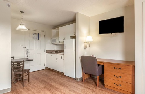 Concord Hotel | HomeTowne Studios & Suites by Red Roof Charlotte - Concord