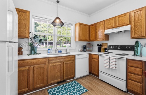 Northwest Raleigh House | Homey 3bd - BBQ & Backyard - Close to downtown
