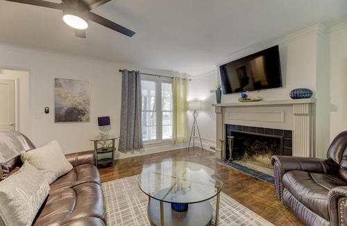 Columbia Apartment | Homey 3BD Columbian Getaway