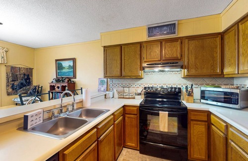 Banner Elk Condo | Homey condo with great ski slope & sunset view, pool, hot tub & fireplace