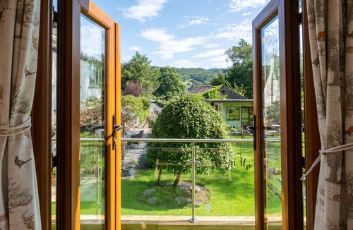 Hawkshead Cabin | Honey Bee Shepherd's Hut - Wood-fired Hot Tub