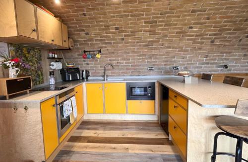 Llansantffraid-ym-Mechain House | Honeybee Home