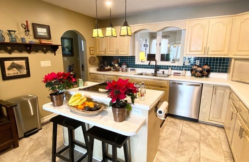 Tryon House | Honeybee Acres - 4 miles to TIEC