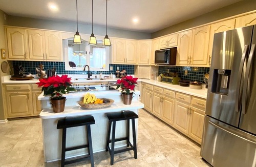 Tryon House | Honeybee Acres - 4 miles to TIEC
