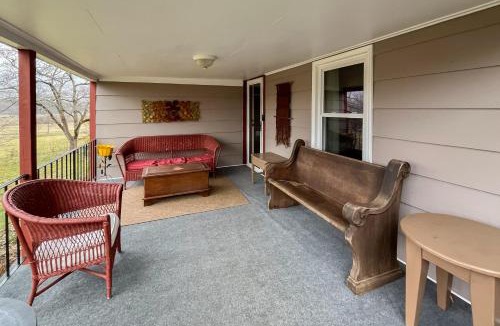 Horse Shoe House | Honeybee Hideout