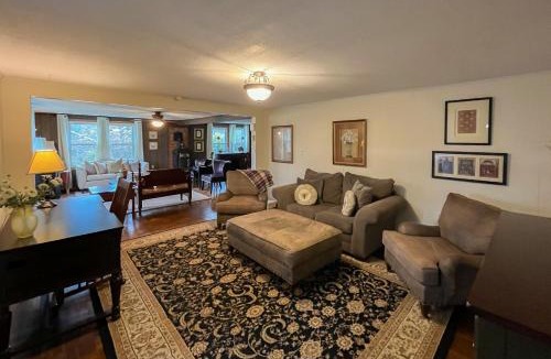 Horse Shoe House | Honeybee Hideout