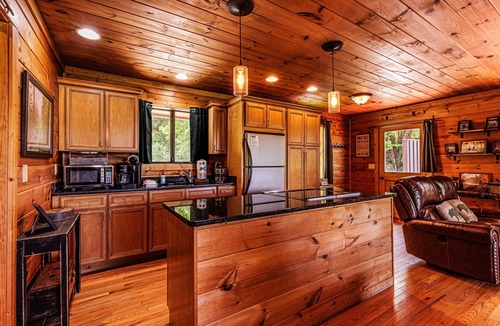 Bryson City Cabin | Honeymoon Cabin/Mtn & Lake Views/Hot Tub/FP/Wi-Fi