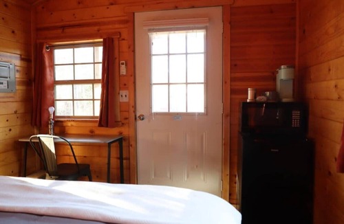 Wilder Cabin | Honeysuckle’s Haven-Cabin on Hidden Paradise Farms