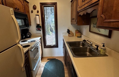 Highlands Hills Cabin | Hoot Owl Hollow-easy access and a great view!