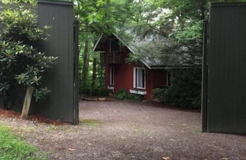 Highlands Hills Cabin | Hoot Owl Hollow-easy access and a great view!