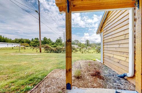 Hendersonville House | Hoots Hideaway