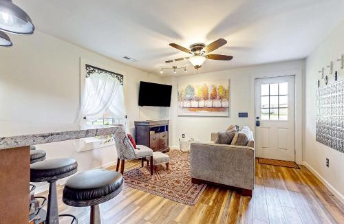 Hendersonville House | Hoots Hideaway