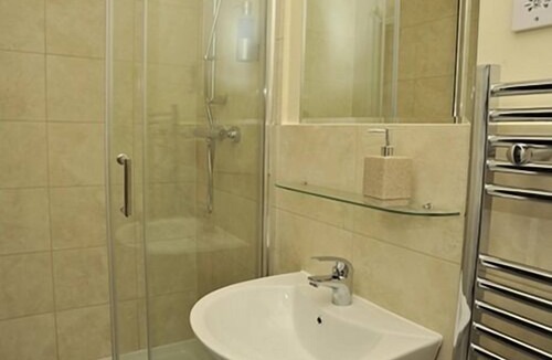 Whickham House | Hoppers Cottage Guest House