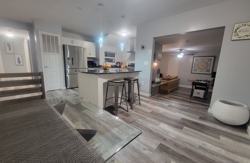 Bethlehem House | Horizon Lake Villa, chic and modern.