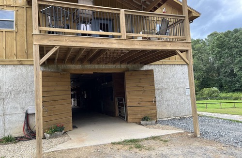 Horse Shoe House | Horse Friendly Barn Apartment with central location to hiking biking brewery’s