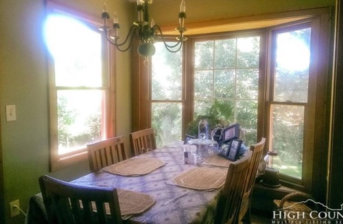 Glade Valley House | Horse Friendly Setting , Convenient to Old Beau Golfing & the Blue Ridge Pwy