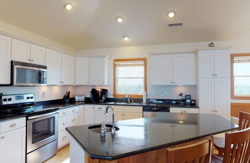 Corolla House | Horseplay! 4x4 beach. ALL fall weeks are reduced!