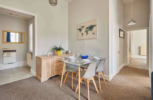 Malvern Apartment | Host & Stay | Flat 2 Club Chambers