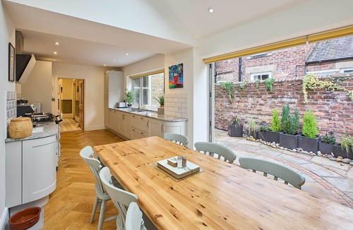 Hexham House | Host & Stay | Hextol Retreat