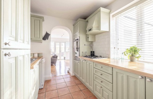 Fifield House | Host & Stay | Meadow Way