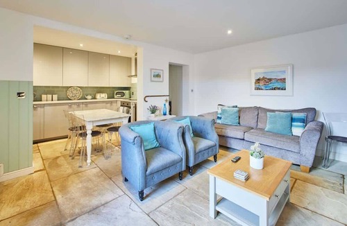 West Cliff Apartment | Host & Stay | The Courtyard Retreat