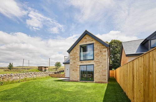 Hallington House | Host & Stay | Thistle Cottage
