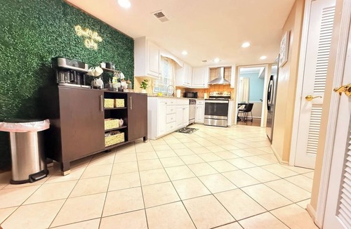 North Raleigh House | Hot Deal – Save 25% | Sleeps 9 w/Fire Pit + Games